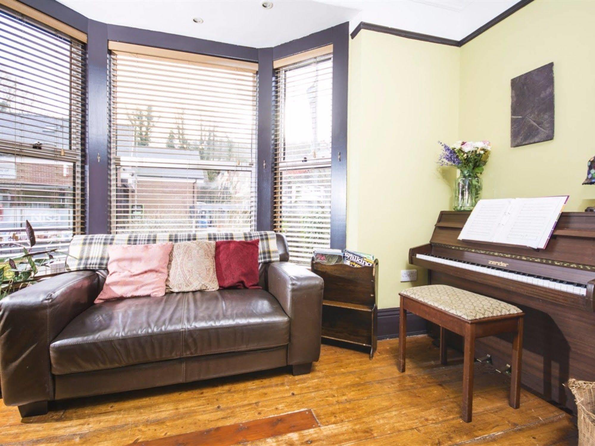 Llangollen Hostel Guest Rooms - No Dormitories - Self Catering Kültér fotó
