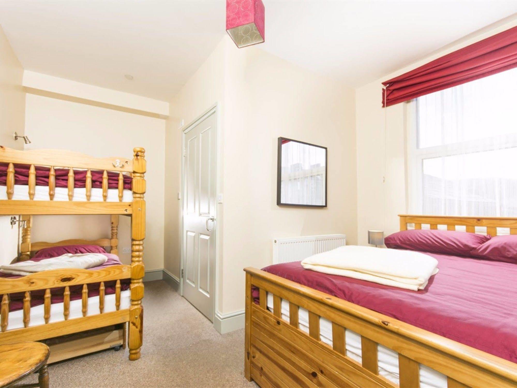 Llangollen Hostel Guest Rooms - No Dormitories - Self Catering Kültér fotó